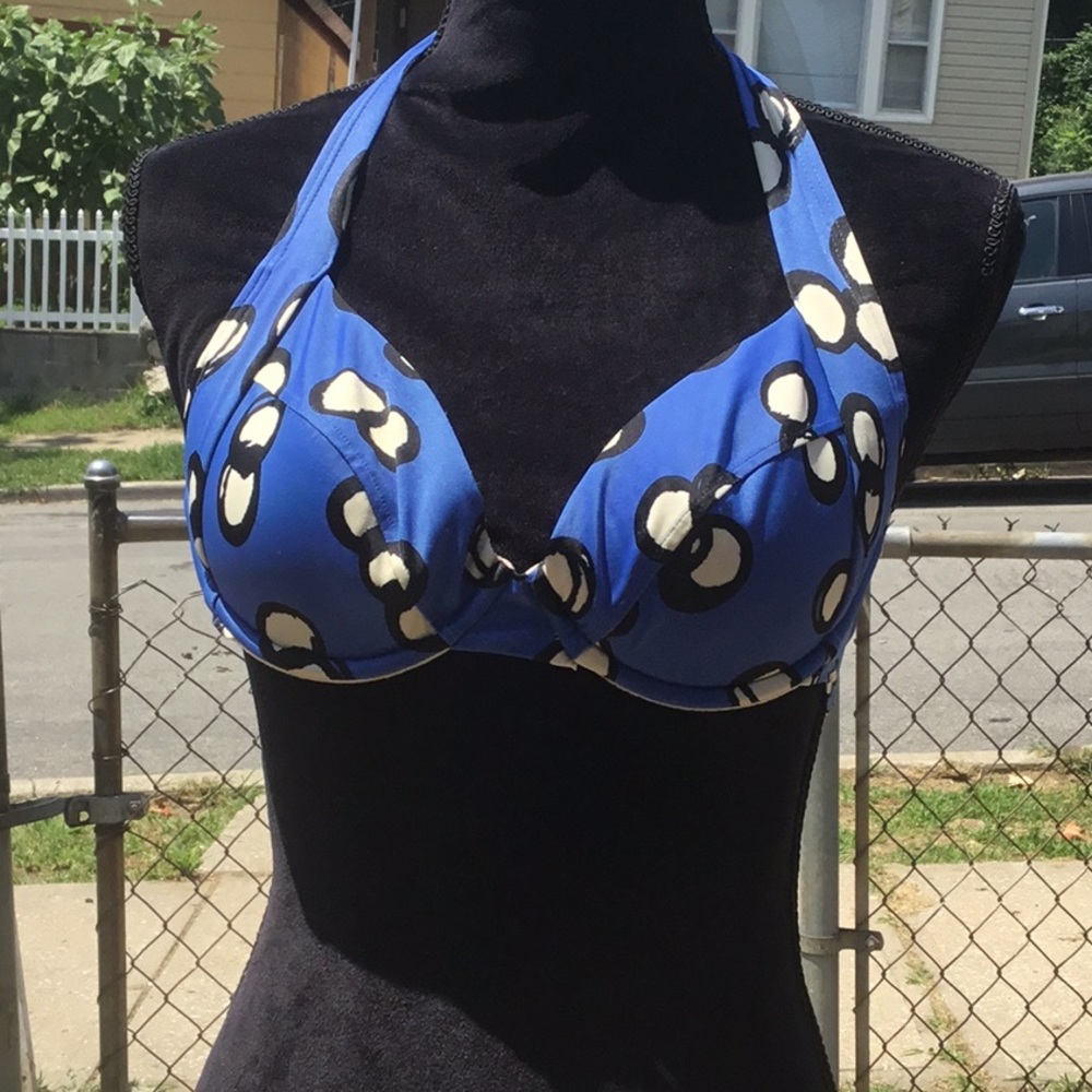 Victoria’s Secret. Blue and white polka dot 34C
